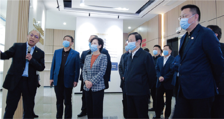 国家工信部徐晓兰副部长、山东省工信厅张海波厅长一行莅临明石集团考察,就争创国家微纳制造创新中心工作给予指导