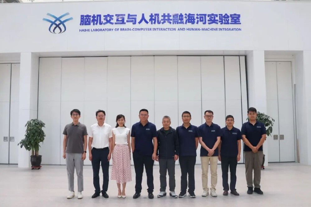 国家微纳制造创新中心考察脑机海河实验室